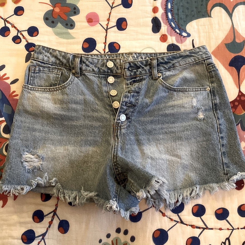 NWOT waisted button fly distressed denim shorts